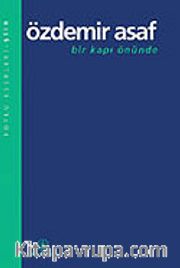 Bir Kapı Önünde