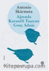 Ağzında Karanfil Taşıyan Genç Adam 