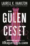 Gülen Ceset & Bir Anıta Blake Vampir Avcısı Romanı