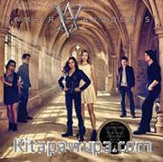 Vampir Akademisi 2014 Takvimi <br /> Filme Özel Çıkartmalı Kitap
