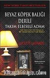 Beyaz Köpek Balığı Derili Takım Elbiseli Adam